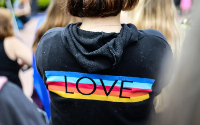 O que é e como a Terapia Afirmativa acolhe a população LGBTQIAPN+