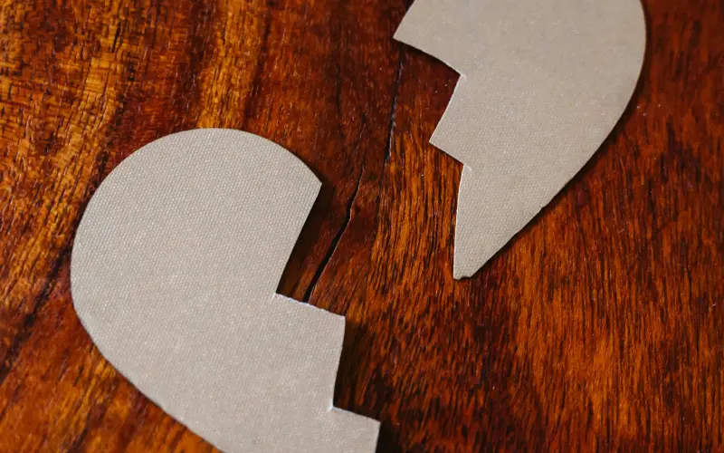 Protocolo de desromantização de Arthur Aron: A ciência da desconstrução do apego